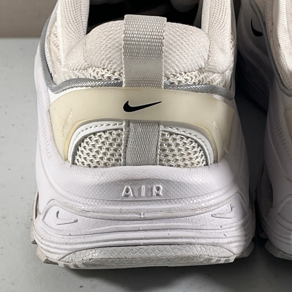 Nike Air Max Bliss White Summit Womens Athletic Sneaker Size 9 - Picture 4 of 12